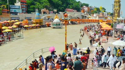Pictures of travellers throning tourists spots have been surfacing the internet and raised concerns. “We feel like we have come out of jail after 2 years. There is a huge crowd but we are not scared of Covid-19. We have come here before the third wave,” two young tourists were quoted as saying by news agency ANI. (ANI)