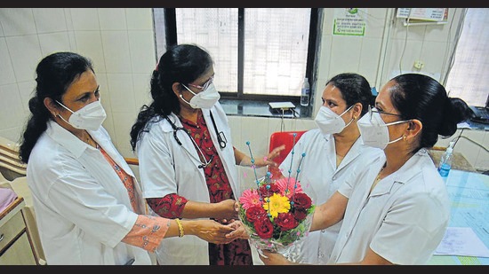 The contribution of doctors, nurses and other healthcare workers is acknowledged and appreciated in a fitting manner. (Representative Image/HT File) The contribution of doctors, nurses and other healthcare workers is acknowledged and appreciated in a fitting manner. (Representative Image/HT File)
