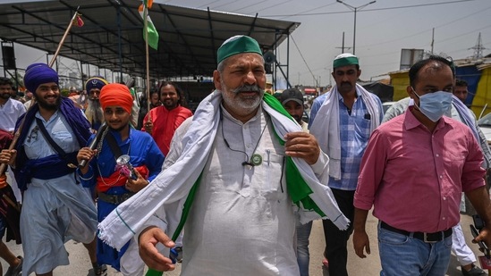 Bharatiya Kisan Union (BKU) leader Rakesh Tikait (C) walks with fellow protesting farmers during a demonstration against the recent price hike of fuel and LPG (Liquified Petroleum Gas) along a blocked highway as farmers continue to protest against the central government's recent agricultural reforms. (Photo by Money SHARMA / AFP) Bharatiya Kisan Union (BKU) leader Rakesh Tikait (C) walks with fellow protesting farmers during a demonstration against the recent price hike of fuel and LPG (Liquified Petroleum Gas) along a blocked highway as farmers continue to protest against the central government's recent agricultural reforms. (Photo by Money SHARMA / AFP)