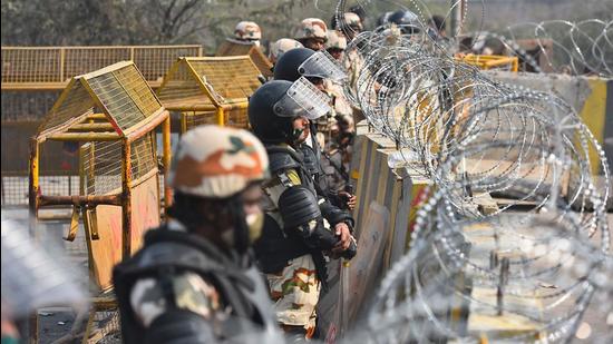 Despite a three-layer security in Yamunanagar, some farmers tried to run over the barricades with their tractors, making way for other protestors to climb over them. (Representative Photo)