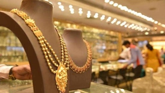 Gold Prices Fluctuate Throughout The Week On Global Cues Hindustan Times