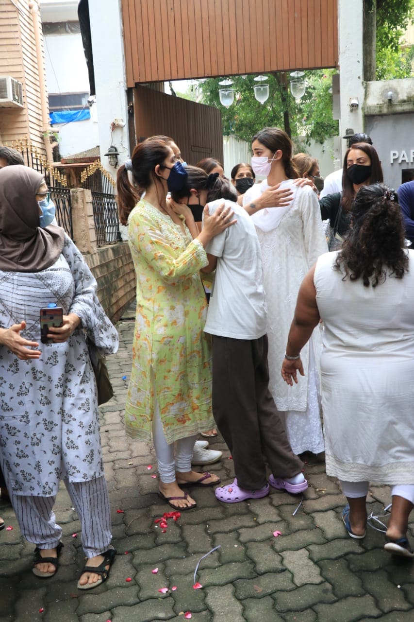 Ananya Panday with Rhya. Bhavana and Seema Khan.