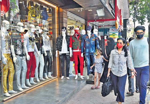 With stores open for a few hours on weekdays, shopping has resumed, though even the mannequins are wearing masks. (Satish Bate / HT) With stores open for a few hours on weekdays, shopping has resumed, though even the mannequins are wearing masks. (Satish Bate / HT)