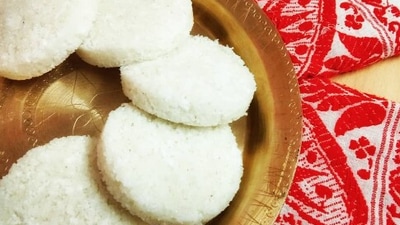 Tekeli Pitha: This easy to prepare dish is made with rice flour which is mixed with jaggery/sugar and grated coconut. This is placed inside a cloth and steamed in a kettle. (Instagram/@afoodiezkitchentales)