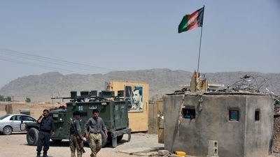 Afghan security forces inspect the site of a car bomb attack in Kandahar province, Afghanistan. (REUTERS FILE PHOTO)