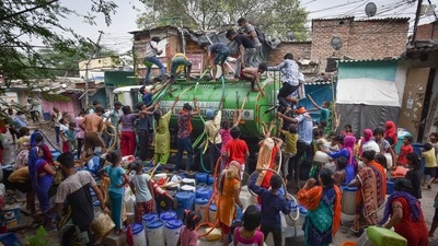 Residents collect water from a tanker in New Delhi’s Chanakyapuri on Sunday. (Sanchit Khanna/HT PHOTO)