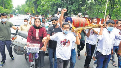 Members of Chandigarh Youth Congress protesting against the continuous hike in fuel prices at Sector 28 in Chandigarh on Sunday. (Keshav Singh/HT)