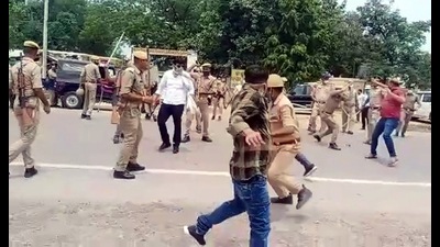 Clashes took place during polling for block pramukh election in Unnao on Saturday. (ht file)