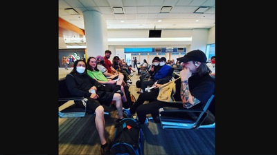 The image shows the employees of the restaurant on their Vegas trip. (@RamenHouseLouisville)