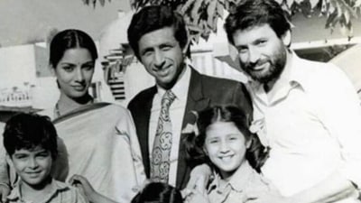 Jugal Hansraj, Urmila Matondkar, Shabana Azmi, and Naseeruddin Shah with Masoom director Shekhar Kapur.