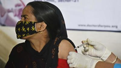 Over the past week, the pace of inoculation in the district declined due to the short supply of vaccines by the state health department. (Vipin Kumar/HT PHOTO) Over the past week, the pace of inoculation in the district declined due to the short supply of vaccines by the state health department. (Vipin Kumar/HT PHOTO)