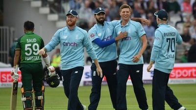 Ben Stokes-led England celebrate during 2nd ODI against Pakistan (AP)