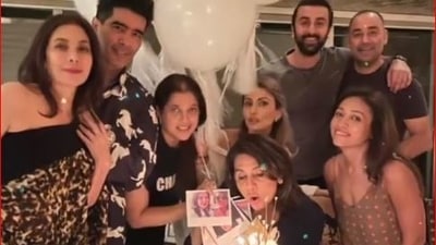 Neetu Kapoor poses with Ranbir Kapoor, Riddhima Kapoor Sahni and Manish Malhotra.