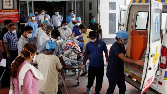 Dr. Sharda Suman, resident doctor of Ram Manohar Lohia Institute of Medical Sciences (RMLIMS), airlifted for a lung transplant procedure to Hyderabad from Lohia hospital, in Lucknow on Sunday. (ANI Photo) Dr. Sharda Suman, resident doctor of Ram Manohar Lohia Institute of Medical Sciences (RMLIMS), airlifted for a lung transplant procedure to Hyderabad from Lohia hospital, in Lucknow on Sunday. (ANI Photo)