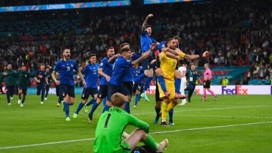 Euro Final Italy Beat England 3 2 On Penalties In London To Win Their Second European Championship Hindustan Times