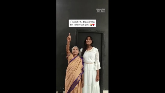 The image shows 87-year-old grandma with her granddaughter.(Instagram/@officialhumansofbombay)