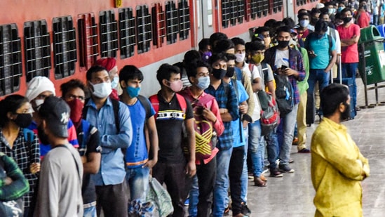 In May, nearly 200,000 people had left Maharashtra.(PTI file photo) In May, nearly 200,000 people had left Maharashtra.(PTI file photo)