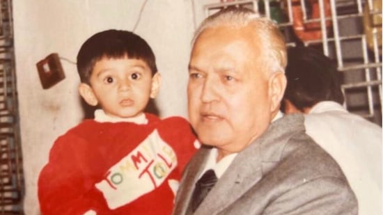 Kartik Aaryan with his grandfather.