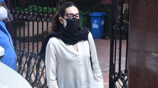 Karisma Kapoor at Panday family's home. Karisma Kapoor at Panday family's home.