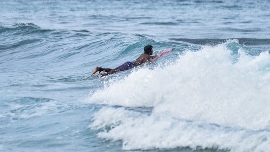 Surfing: This place attracts a lot of surfers from around the world. Surfing is one of the most thrilling and exciting things to do here.(Unsplash)