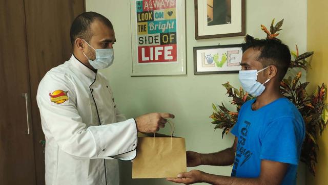 A chef handing over meal to his own delivery boy (HT Photo) A chef handing over meal to his own delivery boy (HT Photo)
