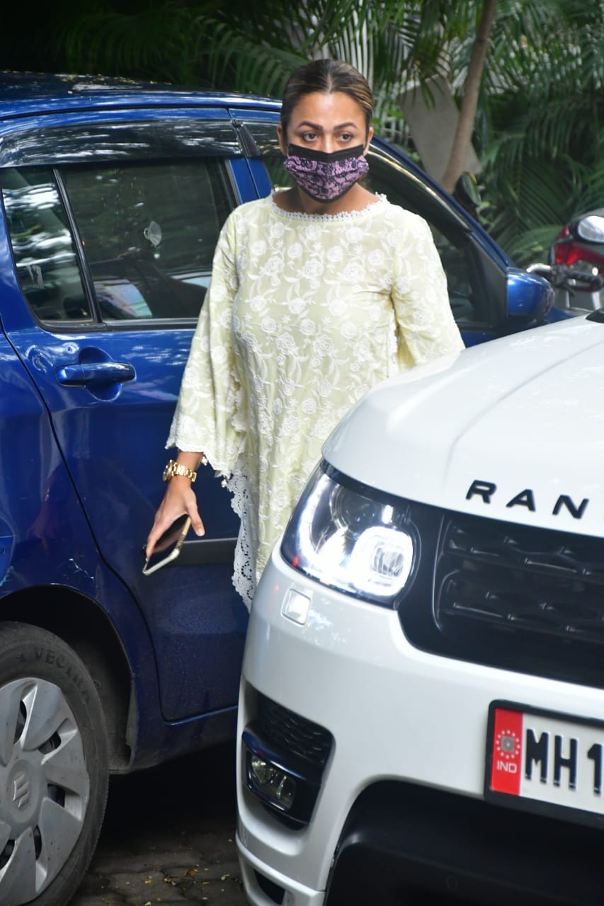 Amrita Arora spotted by paparazzi.(Varinder Chawla)