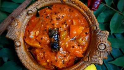 Naranga Curry: This is a lemon pickle served in a traditional Sadhya. They use a special lemon called "wild lemon"a.k.a Curry citrus a.k.a. Curry Naranga a.k.a Vadukapuli Naranga in Malayalam which makes the pickle unique.  (Instagram/@lijus2020)