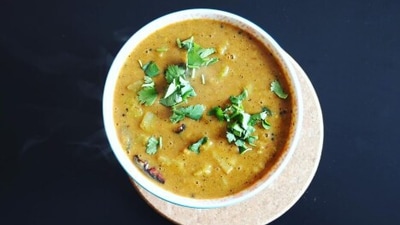 Kootu Curry: This prominent dish in the Sadhya is a yellow curry made with banana and coconut, and has a hot and sweet taste.  (Instagram/@ahaaemiruchulu)