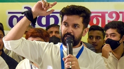 Lok Janshakti Party leader Chirag Paswan, who spoke to Lalu Prasad on phone, will return to Bihar later this week to resume his Aashirwad Yatra. Lok Janshakti Party leader Chirag Paswan, who spoke to Lalu Prasad on phone, will return to Bihar later this week to resume his Aashirwad Yatra.