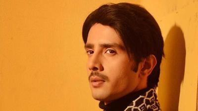 Zaan Khan currently stars in the TV show Kyun Utthe Dil Chhod Aaye .