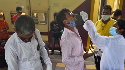 A BMC health worker collects swab samples for Covid-19 test of passengers arriving from outstation trains at Dadar station in Mumbai on July 2. (HT file) A BMC health worker collects swab samples for Covid-19 test of passengers arriving from outstation trains at Dadar station in Mumbai on July 2. (HT file)