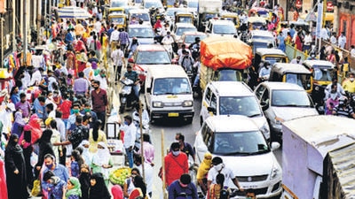 It is traffic congestion like this, on Bajirao road, that low bus fares can help alleviate. (HT PHOTO) It is traffic congestion like this, on Bajirao road, that low bus fares can help alleviate. (HT PHOTO)