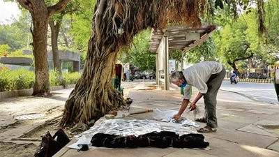 Glimpsing into a pavement trader’s pandemic-era life. (HT Photo)