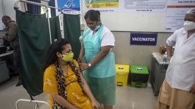Shubha Deshmukh, eight months pregnant woman gets her first Covid-19 vaccination at the district hospital, Aundh in Pune. (Pratham Gokhale/HT Photo) Shubha Deshmukh, eight months pregnant woman gets her first Covid-19 vaccination at the district hospital, Aundh in Pune. (Pratham Gokhale/HT Photo)