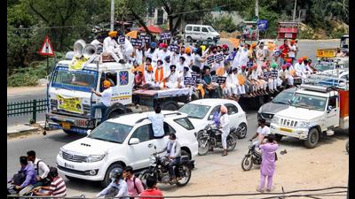 Shiromani Akali Dal workers during a protest in Patiala on Monday. Shiromani Akali Dal workers during a protest in Patiala on Monday.