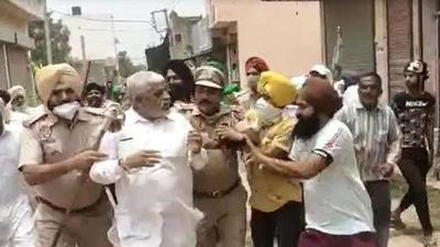 Rajpura BJP councillor Shanti Swarup facing farm protesters even as Punjab Police personnel were escorting him to safety on Sunday afternoon. Rajpura BJP councillor Shanti Swarup facing farm protesters even as Punjab Police personnel were escorting him to safety on Sunday afternoon.