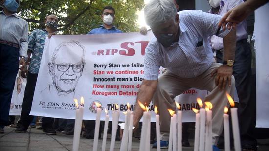 Members of The Bombay Catholic Sabha hold a memorial mass outside St Peter's Church in Bandra in a protest holding banners and lighting candles for Father Stan Swamy who died on July 5, in Mumbai on July 6. (HT file)