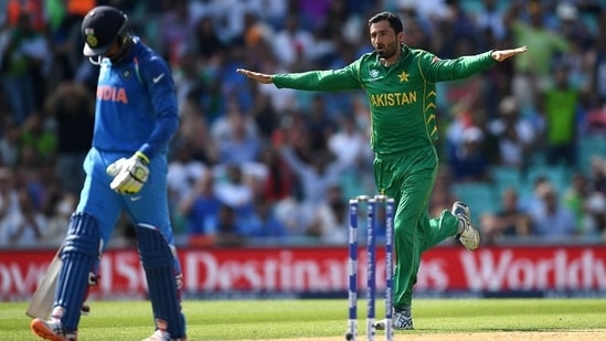 Pakistan pacer Junaid Khan (R) celebrates a wicket during ICC Champions Trophy 2017 final(Twitter)
