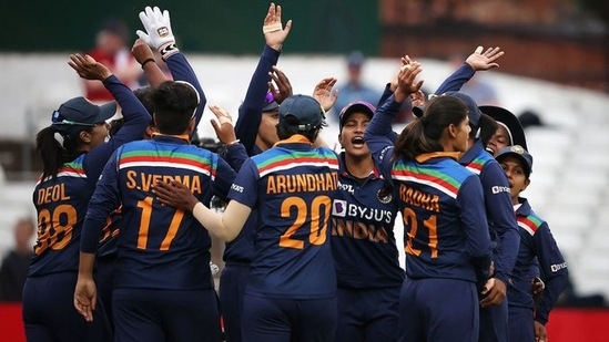 Indian Women's Team defeat England Women's team by 8 runs in 2nd T20I.(Twitter)