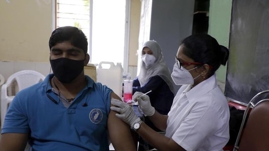 As of Sunday, a total of 3,65,25,990 doses have been administered in the state to eligible beneficiaries.(Rahul Raut/HT photo) As of Sunday, a total of 3,65,25,990 doses have been administered in the state to eligible beneficiaries.(Rahul Raut/HT photo)