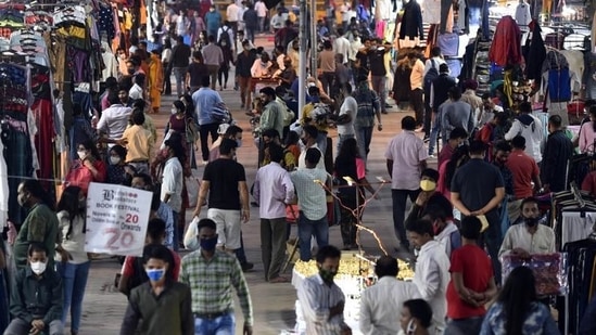 An overview of people shopping at Janpath market in New Delhi. (Sanjeev Verma/HT Photo) An overview of people shopping at Janpath market in New Delhi. (Sanjeev Verma/HT Photo)