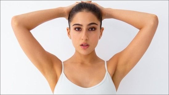 Sara Ali Khan ditching gym equipment to deadlift her friend is powerlifting goal(Instagram/saraalikhan95)