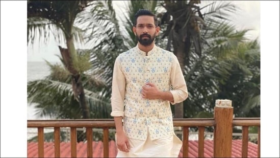 Off White Brocade Silk Kurta With Golden Zari Detailing (Only Kurta) –  archerslounge