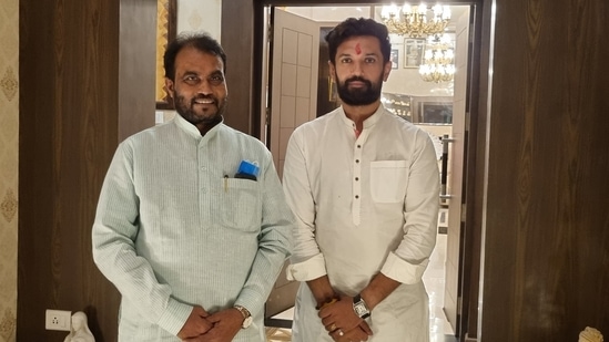 RJD leader Shyam Rajak with Chirag Paswan after the meeting on Saturday,(Twitter/@ShyamRajakBihar)