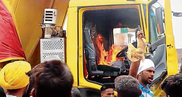 Residents trying to torch the tipper in Ludhiana on Monday. (HT PHOTO)