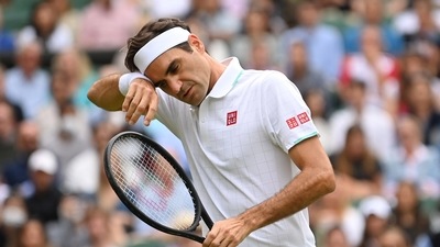 Switzerland's Roger Federer reacts during his quarter-final match against Poland's Hubert Hurkacz at Wimbledon. (REUTERS)