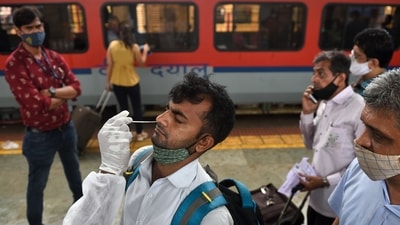 The capital city of Mumbai logged 454 new infections and eight more fatalities in the last 24 hours. (HT Photo) The capital city of Mumbai logged 454 new infections and eight more fatalities in the last 24 hours. (HT Photo)