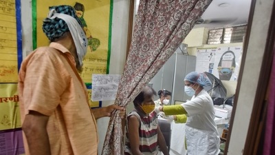 People being vaccinated against Covid-19 in Patel Nagar, New Delhi. (Photo by Sanchit Khanna/ Hindustan Times)
