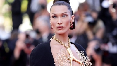 The Victoria's Secret Angel walked the Cannes red carpet in a piece from the Schiaparelli Haute Couture Fall-Winter 2021/22 collection designed by Daniel Roseberry, at the premiere of Tre Piani (Three Floors) at the 74th Cannes Film Festival. (Instagram) The Victoria's Secret Angel walked the Cannes red carpet in a piece from the Schiaparelli Haute Couture Fall-Winter 2021/22 collection designed by Daniel Roseberry, at the premiere of Tre Piani (Three Floors) at the 74th Cannes Film Festival. (Instagram)
