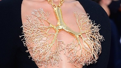 Bella Hadid wore a long-sleeved dress in wool crepe with a low-cut neckline that left both her breasts exposed, and a gilded brass necklace in the shape of trompe l’œil lungs adorned with rhinestones was placed strategically over her chest to make sure nothing was over exposed. (Instagram) Bella Hadid wore a long-sleeved dress in wool crepe with a low-cut neckline that left both her breasts exposed, and a gilded brass necklace in the shape of trompe l’œil lungs adorned with rhinestones was placed strategically over her chest to make sure nothing was over exposed. (Instagram)